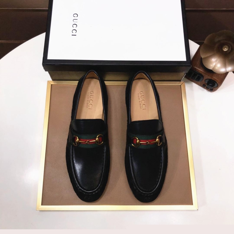 G*u*i leather shoes